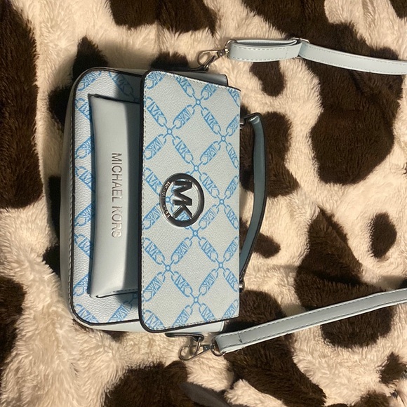 Michael Kors Crossbody, - Picture 1 of 3